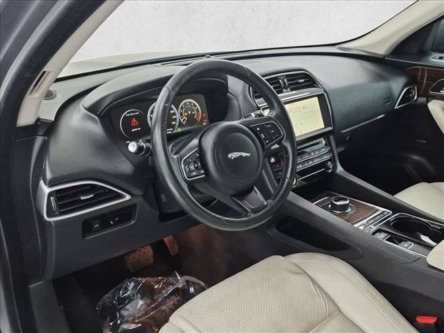 Used 2017 Jaguar F-PACE Prestige AWD/4WD image 10