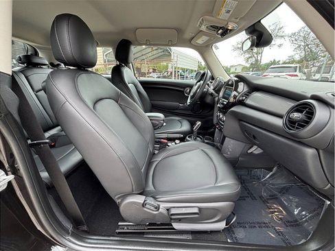 Used 2021 MINI Cooper 2-Door Hardtop FWD image 34