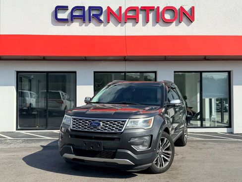 Used 2017 Ford Explorer Platinum AWD/4WD image 2