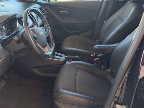 Used 2022 Chevrolet Trax LT w/ LT Convenience Package AWD/4WD image 28