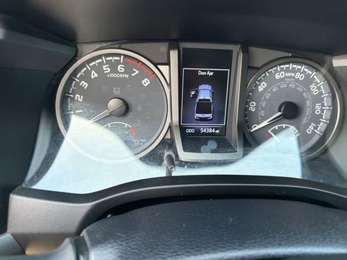 Used 2021 Toyota Tacoma TRD Off-Road image 13