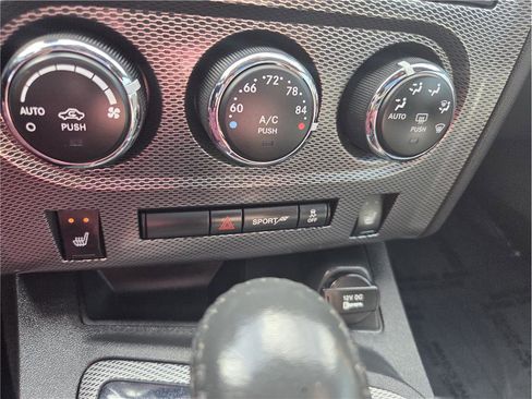 Used 2012 Dodge Challenger R/T image 19