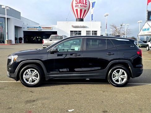 Used 2024 GMC Terrain SLE image 8