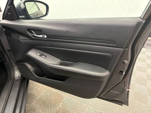 Used 2024 Nissan Altima 2.5 SV FWD image 15