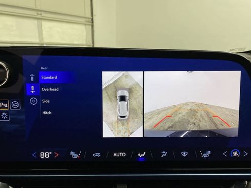 Used 2025 Chevrolet Equinox EV LT w/ Convenience Package image 24