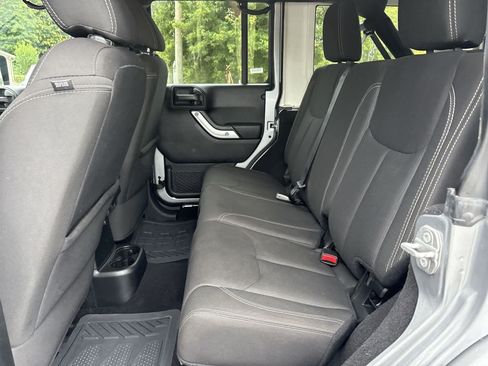 Used 2018 Jeep Wrangler Unlimited Sahara AWD/4WD image 20