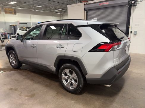 Used 2025 Toyota RAV4 XLE AWD/4WD image 5