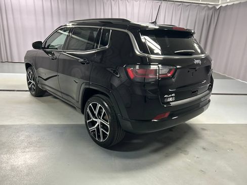 Used 2024 Jeep Compass Limited w/ Elite Group AWD/4WD image 5