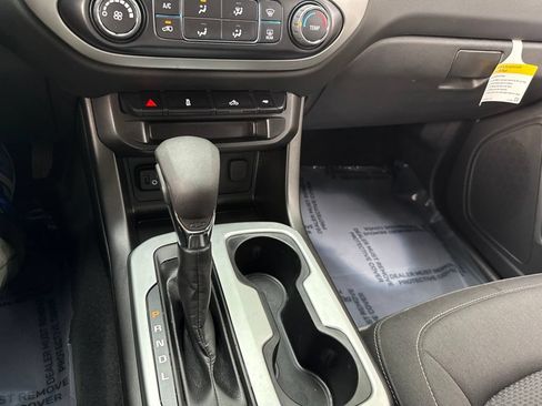 Used 2022 Chevrolet Colorado LT w/ LT Convenience Package AWD/4WD image 39