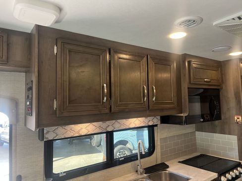 Used 2022 Ford E-450 and Econoline 450 Super Duty w/ Motorhome Prep Package image 66