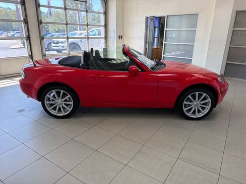 Used 2006 MAZDA MX-5 Miata Grand Touring RWD image 8