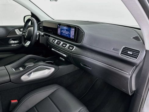 Used 2024 Mercedes-Benz GLS 450 4MATIC image 33