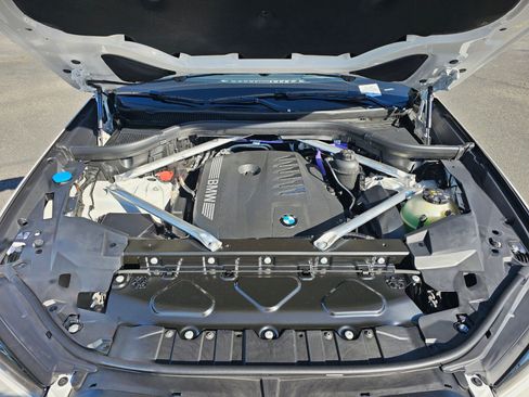 New 2026 BMW X5 xDrive40i w/ M Sport Package image 9