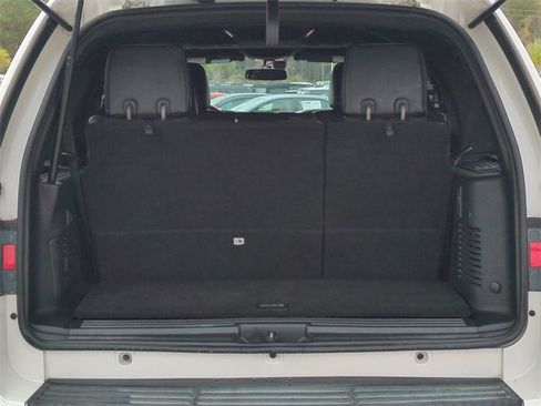 Used 2016 Lincoln Navigator Select image 13