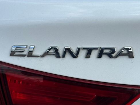 Used 2016 Hyundai Elantra SE image 7