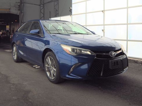 Used 2016 Toyota Camry SE FWD image 6