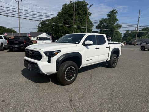 Used 2024 Toyota Tacoma TRD Off-Road AWD/4WD image 7