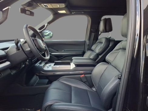 New 2025 Lincoln Navigator Reserve w/ Jet Appearance Package AWD/4WD image 12