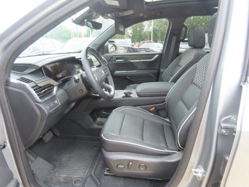 Used 2025 GMC Acadia Denali w/ Super Cruise Package FWD image 25