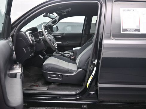 Used 2021 Toyota Tacoma TRD Sport image 19