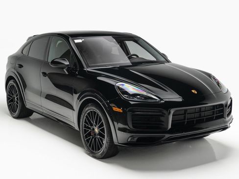 Used 2021 Porsche Cayenne GTS image 6