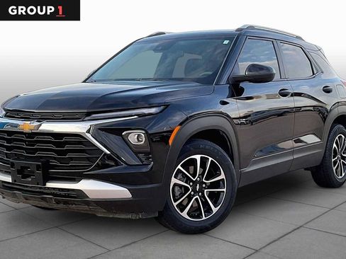 Used 2025 Chevrolet TrailBlazer LT FWD image 1