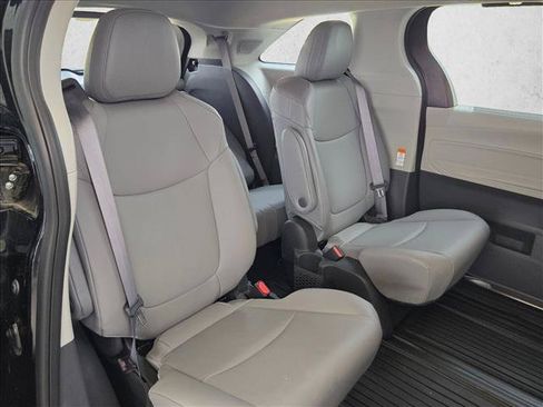 Used 2022 Toyota Sienna XLE w/ XLE Plus Package AWD/4WD image 23