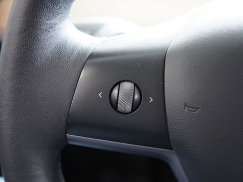 Used 2022 Tesla Model Y Performance image 35