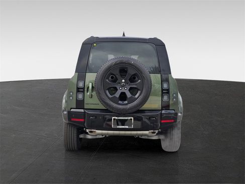 New 2026 Land Rover Defender 110 X-Dynamic SE image 5