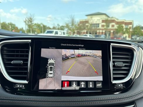 New 2026 Chrysler Pacifica Pinnacle image 25