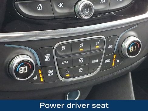 Used 2023 Chevrolet Traverse LT w/ LT Premium Package AWD/4WD image 16