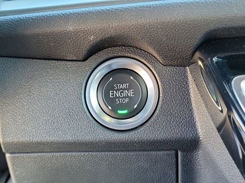Certified 2025 Chevrolet Traverse LT FWD image 32