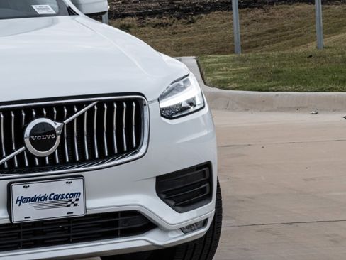 Used 2022 Volvo XC90 T6 Momentum w/ Protection Package Premier image 7