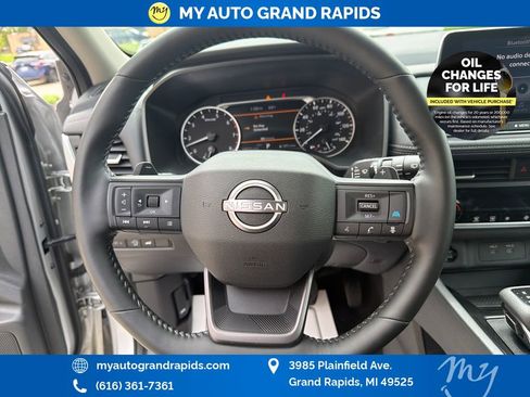 Used 2025 Nissan Rogue SV AWD/4WD image 13