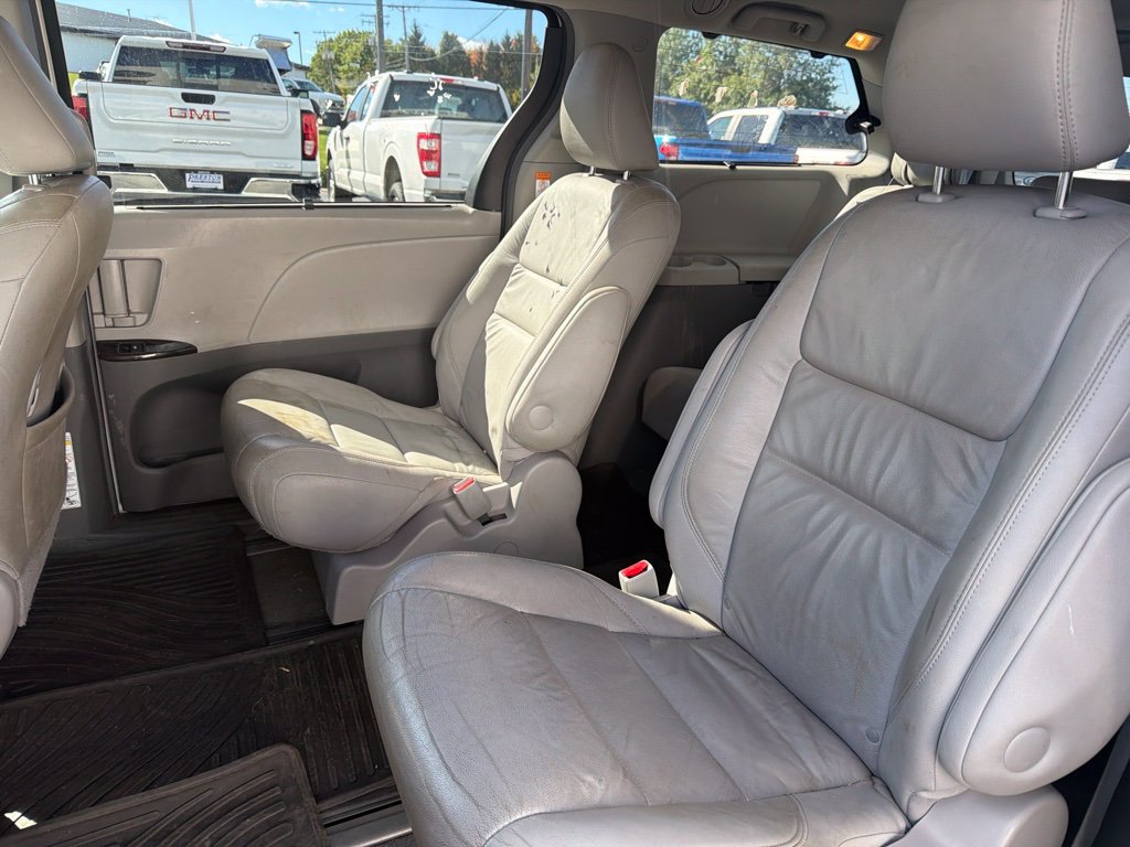 Used 2016 Toyota Sienna XLE w/ XLE Navigation Package AWD/4WD image 10
