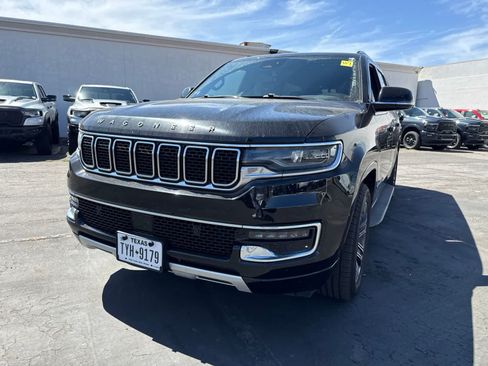 Used 2024 Jeep Wagoneer L Series II RWD image 2