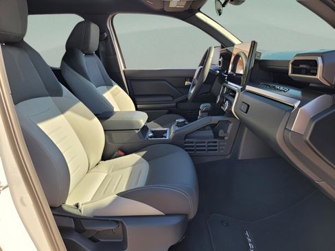 Certified 2025 Toyota Tacoma TRD Off-Road image 15