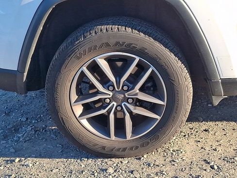 Used 2019 Jeep Grand Cherokee Limited AWD/4WD image 32