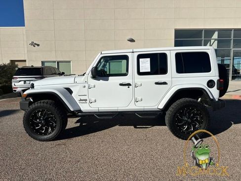 Used 2018 Jeep Wrangler Unlimited Sahara image 2