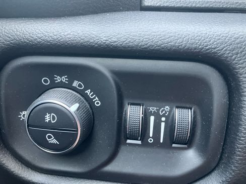 Used 2019 RAM 1500 Big Horn AWD/4WD image 13