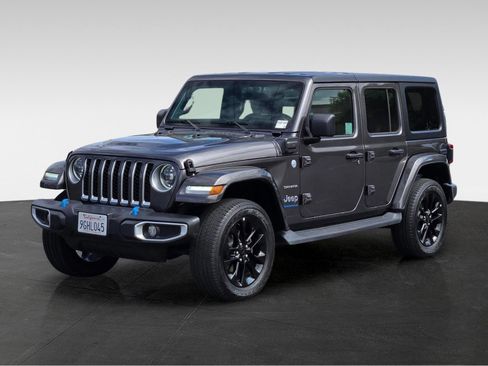 Used 2023 Jeep Wrangler Unlimited Sahara AWD/4WD image 7