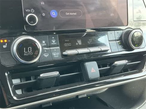 Used 2023 Toyota Highlander XLE image 24