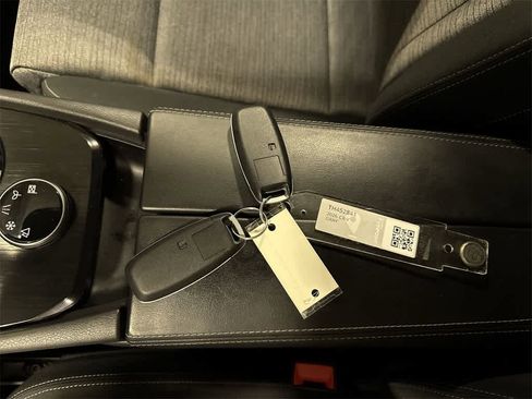 Used 2023 Nissan Rogue SV image 31