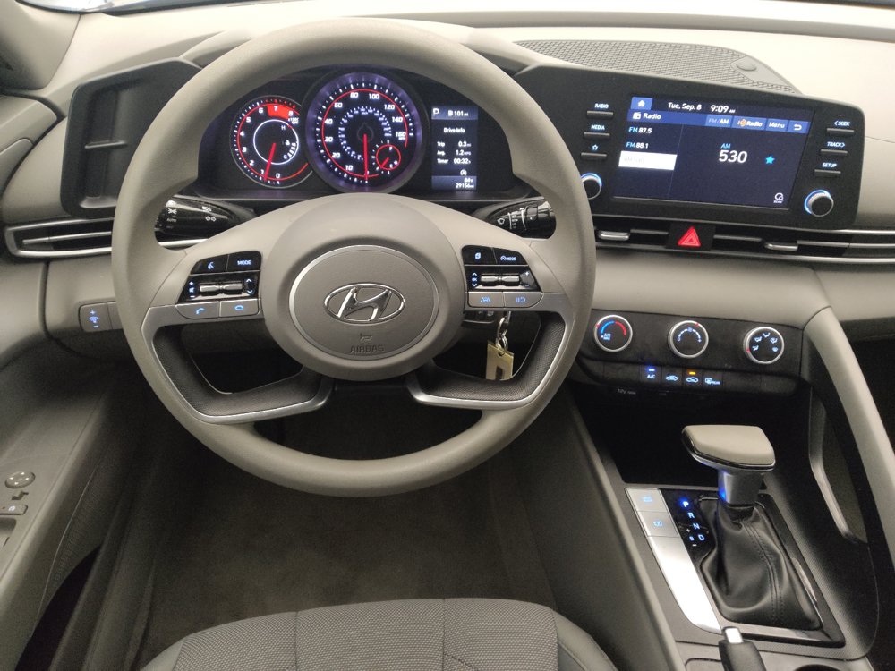 Used 2021 Hyundai Elantra SE FWD image 22