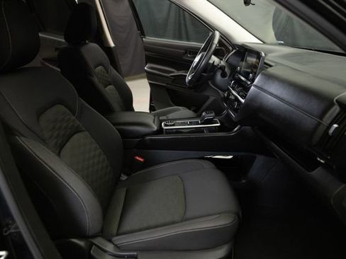 Used 2024 Nissan Pathfinder SV AWD/4WD image 23