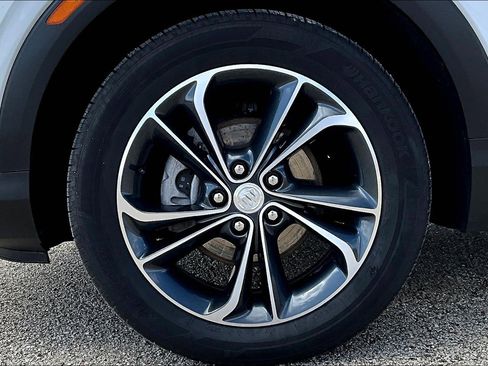 Used 2021 Buick Encore GX Select image 9