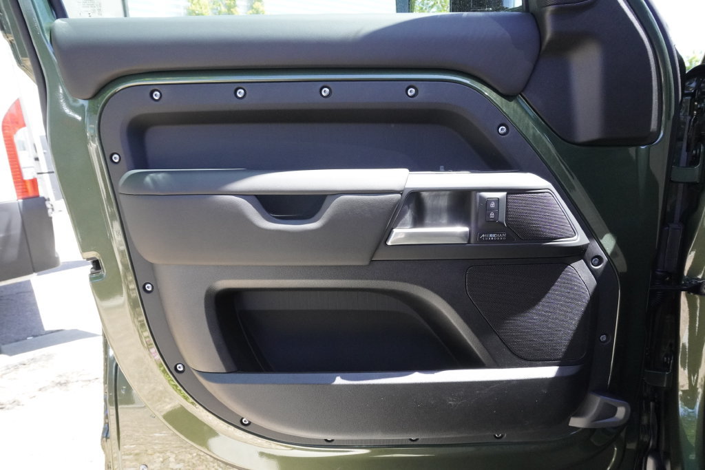 New 2026 Land Rover Defender 110 X-Dynamic SE AWD/4WD image 17