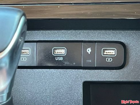 Used 2022 Kia Carnival SX FWD image 26