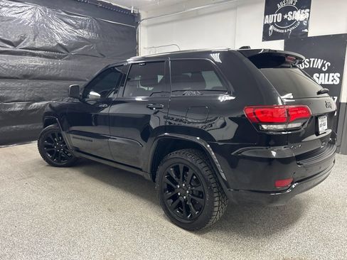 Used 2018 Jeep Grand Cherokee Altitude AWD/4WD image 4