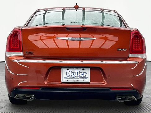 Used 2020 Chrysler 300 Touring L w/ 300 Premium Group RWD image 4